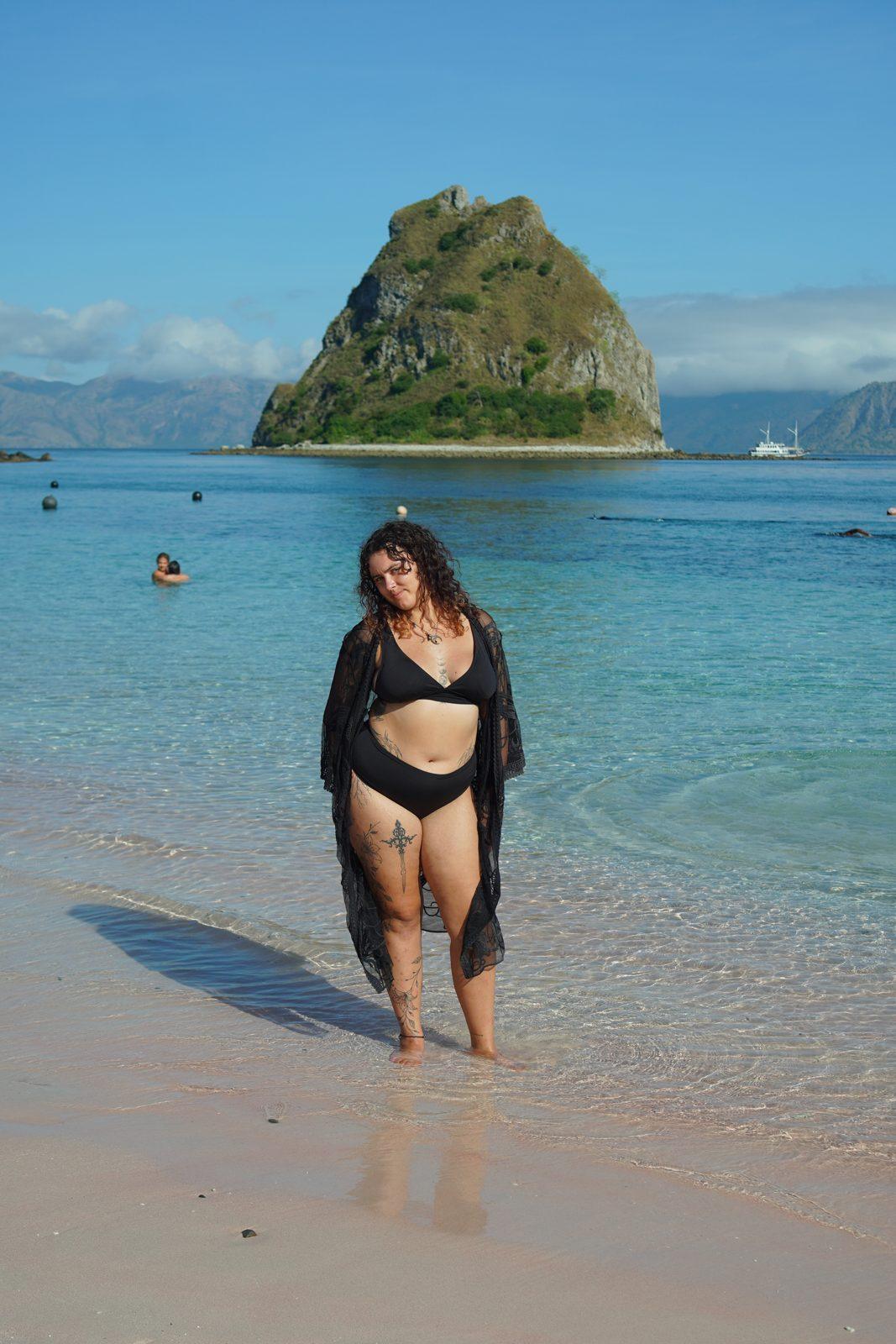 Kelor – woman walking in shallows, islet behind (Real photo from a KEXI trip)